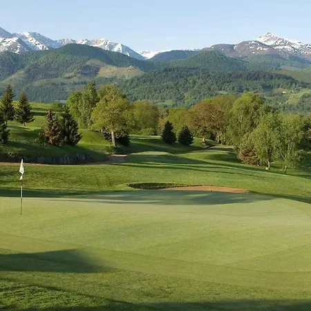 Le Domaine Du Golf Country Club De Bigorre منتجع 4*