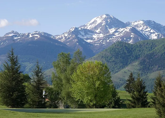 Курортный комплекс Le Domaine Du Golf Country Club De Bigorre 4*