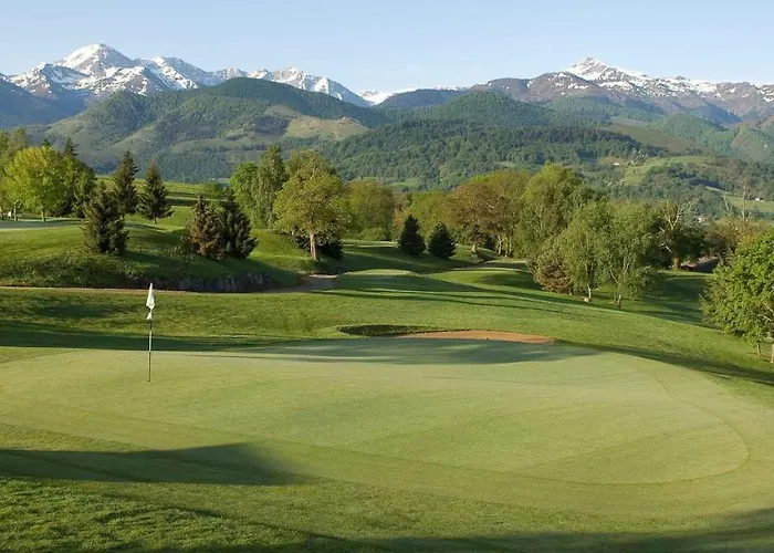 Le Domaine Du Golf Country Club De Bigorre منتجع 4*